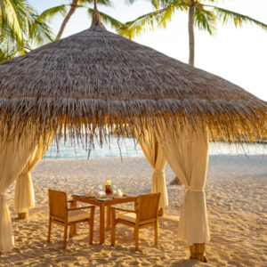 Dining On The Beach Reethi Faru Resort Maldives Beach Weddings Abroad